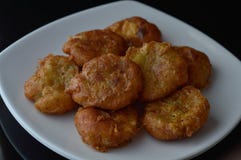 Ινδονησιακά fritters πατατών ή perkedel στοκ φωτογραφία με δικαίωμα ελεύθερης χρήσης Ινδονησιακά fritters πατατών ή perkedel στοκ φωτογραφία με δικαίωμα ελεύθερης χρήσης