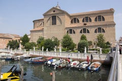 15 Ιουνίου 2017 ηλιόλουστη ημέρα σε Chioggia, την τουριστική εποχή, την εκκλησία, το λιμένα για τις μικρές βάρκες και το κανάλι, Στοκ φωτογραφία με δικαίωμα ελεύθερης χρήσης 15 Ιουνίου 2017 ηλιόλουστη ημέρα σε Chioggia, την τουριστική εποχή, την εκκλησία, το λιμένα για τις μικρές βάρκες και το κανάλι, Στοκ φωτογραφία με δικαίωμα ελεύθερης χρήσης