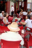 Ισπανική ατμόσφαιρα σε ένα δυναμικό πεζούλι στη Βαλένθια, Ισπανία στοκ εικόνες με δικαίωμα ελεύθερης χρήσης Ισπανική ατμόσφαιρα σε ένα δυναμικό πεζούλι στη Βαλένθια, Ισπανία στοκ εικόνες με δικαίωμα ελεύθερης χρήσης
