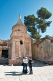 Ισραήλ, Ιερουσαλήμ, τουρίστες στον τάφο Absalom στοκ φωτογραφίες με δικαίωμα ελεύθερης χρήσης Ισραήλ, Ιερουσαλήμ, τουρίστες στον τάφο Absalom στοκ φωτογραφίες με δικαίωμα ελεύθερης χρήσης