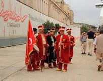 Ιστανμπούλ: Μέλη μιας οθωμανικής στρατιωτικής ζώνης αυτοκρατοριών στοκ εικόνες Ιστανμπούλ: Μέλη μιας οθωμανικής στρατιωτικής ζώνης αυτοκρατοριών στοκ εικόνες