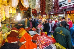ΙΣΤΑΝΜΠΟΎΛ - 21 ΤΟΥ ΝΟΕΜΒΡΙΟΥ: Το καρύκευμα Bazaar ή αιγυπτιακό Bazaar είναι ένα ο στοκ φωτογραφίες με δικαίωμα ελεύθερης χρήσης ΙΣΤΑΝΜΠΟΎΛ - 21 ΤΟΥ ΝΟΕΜΒΡΙΟΥ: Το καρύκευμα Bazaar ή αιγυπτιακό Bazaar είναι ένα ο στοκ φωτογραφίες με δικαίωμα ελεύθερης χρήσης