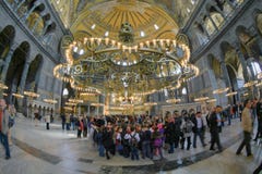 ΙΣΤΑΝΜΠΟΎΛ, ΤΟΥΡΚΙΑ - 28 ΜΑΡΤΊΟΥ 2012: Εσωτερικό του Hagia Sophia στοκ εικόνες με δικαίωμα ελεύθερης χρήσης ΙΣΤΑΝΜΠΟΎΛ, ΤΟΥΡΚΙΑ - 28 ΜΑΡΤΊΟΥ 2012: Εσωτερικό του Hagia Sophia στοκ εικόνες με δικαίωμα ελεύθερης χρήσης