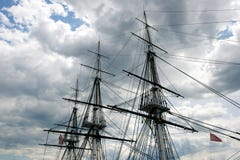 Ιστοί του συντάγματος USS ενάντια στον ουρανό (Βοστώνη, Μασαχουσέτη, ΗΠΑ/στις 18 Μαΐου 2013) στοκ φωτογραφία με δικαίωμα ελεύθερης χρήσης Ιστοί του συντάγματος USS ενάντια στον ουρανό (Βοστώνη, Μασαχουσέτη, ΗΠΑ/στις 18 Μαΐου 2013) στοκ φωτογραφία με δικαίωμα ελεύθερης χρήσης