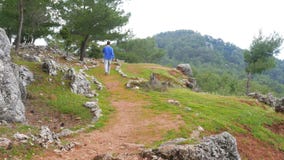 ιστορικός τρόπος lycian οδοιπορίας περπατήματος ατόμων τουριστών, δρόμος lycia, Τουρκία απόθεμα βίντεο ιστορικός τρόπος lycian οδοιπορίας περπατήματος ατόμων τουριστών, δρόμος lycia, Τουρκία απόθεμα βίντεο