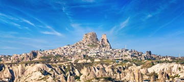 Κάστρο βράχου Uchisar σε Cappadocia, επαρχία Nevsehir, Τουρκία στοκ φωτογραφία με δικαίωμα ελεύθερης χρήσης Κάστρο βράχου Uchisar σε Cappadocia, επαρχία Nevsehir, Τουρκία στοκ φωτογραφία με δικαίωμα ελεύθερης χρήσης