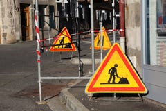 κάτω από την προειδοποίηση στοκ φωτογραφίες κάτω από την προειδοποίηση στοκ φωτογραφίες