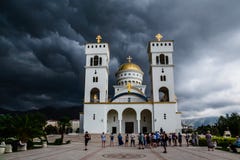 Καθεδρικός ναός του ST Βλαντιμίρ πριν από τη θύελλα Πόλη του φραγμού, Μαυροβούνιο στοκ φωτογραφία με δικαίωμα ελεύθερης χρήσης Καθεδρικός ναός του ST Βλαντιμίρ πριν από τη θύελλα Πόλη του φραγμού, Μαυροβούνιο στοκ φωτογραφία με δικαίωμα ελεύθερης χρήσης