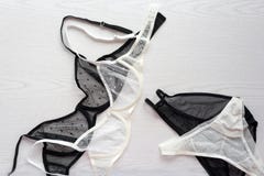 Καθιερώνον τη μόδα lingerie δαντελλών μόδας Διαφορετικοί κιλότες και στηθόδεσμος στο άσπρο ξύλινο υπόβαθρο Όμορφος θέτει για να ε στοκ φωτογραφία Καθιερώνον τη μόδα lingerie δαντελλών μόδας Διαφορετικοί κιλότες και στηθόδεσμος στο άσπρο ξύλινο υπόβαθρο Όμορφος θέτει για να ε στοκ φωτογραφία