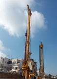 Καλά τη μηχανή διατρήσεων - μηχανή διατρήσεων τρυπών υπόγειου νερού που εγκαταστάθηκε στην παλαιά εικόνα φορτηγών στοκ φωτογραφία Καλά τη μηχανή διατρήσεων - μηχανή διατρήσεων τρυπών υπόγειου νερού που εγκαταστάθηκε στην παλαιά εικόνα φορτηγών στοκ φωτογραφία