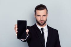 Καλλιεργημένο στενό επάνω πορτρέτο του όμορφου βέβαιου έξυπνου εμπειρογνώμονα con στοκ φωτογραφία με δικαίωμα ελεύθερης χρήσης Καλλιεργημένο στενό επάνω πορτρέτο του όμορφου βέβαιου έξυπνου εμπειρογνώμονα con στοκ φωτογραφία με δικαίωμα ελεύθερης χρήσης