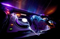 Καμμένος εξοπλισμός του DJ