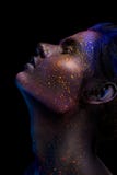 Καμμένος νέο makeup με το δραματικό βλέμμα στα μάτια του στοκ φωτογραφίες με δικαίωμα ελεύθερης χρήσης Καμμένος νέο makeup με το δραματικό βλέμμα στα μάτια του στοκ φωτογραφίες με δικαίωμα ελεύθερης χρήσης