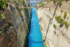 Κανάλι Corinth στην Ελλάδα σε μια θερινή ημέρα στοκ εικόνες Κανάλι Corinth στην Ελλάδα σε μια θερινή ημέρα στοκ εικόνες
