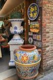Κατάστημα με majolica την κεραμική στη μεσαιωνική πόλη του SAN Gimignan στοκ φωτογραφία Κατάστημα με majolica την κεραμική στη μεσαιωνική πόλη του SAN Gimignan στοκ φωτογραφία