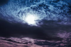 Καταπληκτικός ζωηρόχρωμος ουρανός με το νεφελώδες υπόβαθρο φύσης στοκ εικόνες Καταπληκτικός ζωηρόχρωμος ουρανός με το νεφελώδες υπόβαθρο φύσης στοκ εικόνες