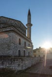 Καταπληκτική άποψη ηλιοβασιλέματος του μουσουλμανικού τεμένους Fethiye στο κάστρο της πόλης των Ιωαννίνων, Epirus, Ελλάδα στοκ εικόνες με δικαίωμα ελεύθερης χρήσης Καταπληκτική άποψη ηλιοβασιλέματος του μουσουλμανικού τεμένους Fethiye στο κάστρο της πόλης των Ιωαννίνων, Epirus, Ελλάδα στοκ εικόνες με δικαίωμα ελεύθερης χρήσης
