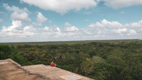 Καταστροφές της αρχαίας πόλης Uxmal στοκ εικόνα με δικαίωμα ελεύθερης χρήσης Καταστροφές της αρχαίας πόλης Uxmal στοκ εικόνα με δικαίωμα ελεύθερης χρήσης