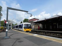 Κατηγορία 165 γραμμών Chiltern στροβιλο τραίνο diesel στο σταθμό Rickmansworth στοκ φωτογραφίες Κατηγορία 165 γραμμών Chiltern στροβιλο τραίνο diesel στο σταθμό Rickmansworth στοκ φωτογραφίες