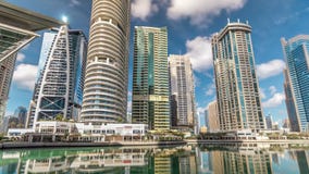 Κατοικημένα κτήρια στους πύργους λιμνών Jumeirah timelapse στο Ντουμπάι, Ε.Α.Ε. φιλμ μικρού μήκους Κατοικημένα κτήρια στους πύργους λιμνών Jumeirah timelapse στο Ντουμπάι, Ε.Α.Ε. φιλμ μικρού μήκους