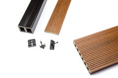Καφετιά σύνθετη decking σανίδα με τον καθορισμό του υλικού στοκ εικόνες Καφετιά σύνθετη decking σανίδα με τον καθορισμό του υλικού στοκ εικόνες