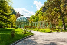 Κεντρικό ιστορικό πάρκο Borjomi Γεωργία στοκ φωτογραφία με δικαίωμα ελεύθερης χρήσης Κεντρικό ιστορικό πάρκο Borjomi Γεωργία στοκ φωτογραφία με δικαίωμα ελεύθερης χρήσης