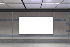 Κενός πίνακας διαφημίσεων στον υπόγειο Χρήσιμος για τη διαφήμισή σας στοκ εικόνες Κενός πίνακας διαφημίσεων στον υπόγειο Χρήσιμος για τη διαφήμισή σας στοκ εικόνες