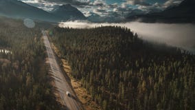 Κεραία της οδήγησης rv στο χώρο στάθμευσης icefields στο μάτι πουλιών ιασπίδων Κεραία της οδήγησης rv στο χώρο στάθμευσης icefields στο μάτι πουλιών ιασπίδων