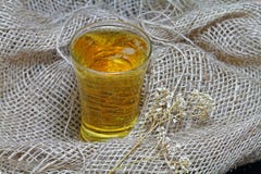 Κινηματογράφηση σε πρώτο πλάνο ενός ποτηριού της φρέσκιας foamy μπύρας στοκ εικόνα με δικαίωμα ελεύθερης χρήσης Κινηματογράφηση σε πρώτο πλάνο ενός ποτηριού της φρέσκιας foamy μπύρας στοκ εικόνα με δικαίωμα ελεύθερης χρήσης