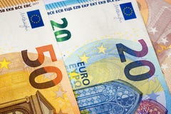 Κινηματογράφηση σε πρώτο πλάνο 20 και 50 ευρο- τραπεζογραμματίων ως υπόβαθρο χρημάτων Στοκ Εικόνες Κινηματογράφηση σε πρώτο πλάνο 20 και 50 ευρο- τραπεζογραμματίων ως υπόβαθρο χρημάτων Στοκ Εικόνες