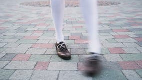 Κινηματογράφηση σε πρώτο πλάνο ποδιών χορευτών ` s, βρόχος Χορός του Τσάρλεστον τζαζ κοριτσιών που χορεύουν σόλο Αστείος χορός στ φιλμ μικρού μήκους Κινηματογράφηση σε πρώτο πλάνο ποδιών χορευτών ` s, βρόχος Χορός του Τσάρλεστον τζαζ κοριτσιών που χορεύουν σόλο Αστείος χορός στ φιλμ μικρού μήκους