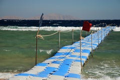 Κινητός λιμενοβραχίονας σε ένα τουριστικό θέρετρο Sheikh EL Sharm Ερυθρά Θάλασσα, Αίγυπτος στοκ εικόνες με δικαίωμα ελεύθερης χρήσης Κινητός λιμενοβραχίονας σε ένα τουριστικό θέρετρο Sheikh EL Sharm Ερυθρά Θάλασσα, Αίγυπτος στοκ εικόνες με δικαίωμα ελεύθερης χρήσης