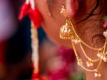 Κλείστε αυξημένος νυφικού jewellary στοκ εικόνες Κλείστε αυξημένος νυφικού jewellary στοκ εικόνες