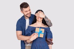 Κλείστε επάνω την καταπληκτική εικασία ματιών δορών γυναικείων τύπων φωτογραφιών που το παιχνίδι προετοίμασε τα ρωμανικά αιφνιδια στοκ φωτογραφίες Κλείστε επάνω την καταπληκτική εικασία ματιών δορών γυναικείων τύπων φωτογραφιών που το παιχνίδι προετοίμασε τα ρωμανικά αιφνιδια στοκ φωτογραφίες