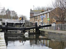 Κλειδαριά Batchworth στο μεγάλο κανάλι ένωσης, Rickmansworth στοκ φωτογραφίες με δικαίωμα ελεύθερης χρήσης Κλειδαριά Batchworth στο μεγάλο κανάλι ένωσης, Rickmansworth στοκ φωτογραφίες με δικαίωμα ελεύθερης χρήσης