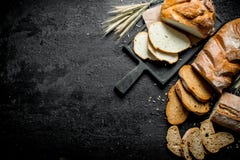 Κομμάτια των διαφορετικών τύπων ψωμιών στοκ φωτογραφία με δικαίωμα ελεύθερης χρήσης Κομμάτια των διαφορετικών τύπων ψωμιών στοκ φωτογραφία με δικαίωμα ελεύθερης χρήσης