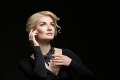 Κορίτσι με το φυσικά makeup και το hairdo στοκ φωτογραφίες Κορίτσι με το φυσικά makeup και το hairdo στοκ φωτογραφίες