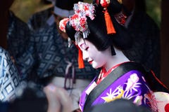Κορίτσι της Maiko στο χορό, Κιότο Ιαπωνία στοκ εικόνα Κορίτσι της Maiko στο χορό, Κιότο Ιαπωνία στοκ εικόνα