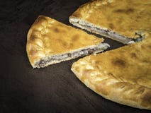 Κρέας του Νταγκεστάν και πίτα Chudu, δευτερεύον view_2 πατατών στοκ εικόνα Κρέας του Νταγκεστάν και πίτα Chudu, δευτερεύον view_2 πατατών στοκ εικόνα