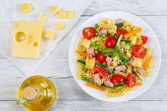 Κρύα σαλάτα του ιταλικού fusilli ζυμαρικών στοκ φωτογραφίες με δικαίωμα ελεύθερης χρήσης Κρύα σαλάτα του ιταλικού fusilli ζυμαρικών στοκ φωτογραφίες με δικαίωμα ελεύθερης χρήσης
