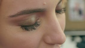 Κτένισμα των νέων μακροχρόνιων μαύρων eyelashes γυναικών φιλμ μικρού μήκους Κτένισμα των νέων μακροχρόνιων μαύρων eyelashes γυναικών φιλμ μικρού μήκους