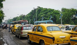 Κυκλοφορία στην οδό κεντρικός σε Kolkata, Ινδία στοκ φωτογραφία με δικαίωμα ελεύθερης χρήσης Κυκλοφορία στην οδό κεντρικός σε Kolkata, Ινδία στοκ φωτογραφία με δικαίωμα ελεύθερης χρήσης