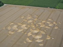 Κύκλος συγκομιδών cornfield κοντά σε Mammendorf, Βαυαρία, Γερμανία στοκ φωτογραφία με δικαίωμα ελεύθερης χρήσης Κύκλος συγκομιδών cornfield κοντά σε Mammendorf, Βαυαρία, Γερμανία στοκ φωτογραφία με δικαίωμα ελεύθερης χρήσης