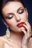 Λάμποντας πρόσωπο makeup στοκ εικόνες με δικαίωμα ελεύθερης χρήσης Λάμποντας πρόσωπο makeup στοκ εικόνες με δικαίωμα ελεύθερης χρήσης