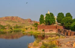 Λίμνη Balsamand στο Jodhpur, Ινδία στοκ φωτογραφίες Λίμνη Balsamand στο Jodhpur, Ινδία στοκ φωτογραφίες