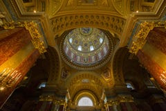 Λεπτομέρειες του θόλου της βασιλικής του ST Stephen στη Βουδαπέστη, Ουγγαρία στοκ εικόνες με δικαίωμα ελεύθερης χρήσης Λεπτομέρειες του θόλου της βασιλικής του ST Stephen στη Βουδαπέστη, Ουγγαρία στοκ εικόνες με δικαίωμα ελεύθερης χρήσης