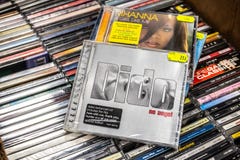 Λεύκωμα του CD Dido κανένας άγγελος 1999 στην επίδειξη για την πώληση, το διάσημους αγγλικούς τραγουδιστή και τον τραγουδοποιό στοκ εικόνες με δικαίωμα ελεύθερης χρήσης Λεύκωμα του CD Dido κανένας άγγελος 1999 στην επίδειξη για την πώληση, το διάσημους αγγλικούς τραγουδιστή και τον τραγουδοποιό στοκ εικόνες με δικαίωμα ελεύθερης χρήσης