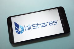 Λογότυπο cryptocurrency BitShares BTS που επιδεικνύεται στο smartphone στοκ εικόνα με δικαίωμα ελεύθερης χρήσης Λογότυπο cryptocurrency BitShares BTS που επιδεικνύεται στο smartphone στοκ εικόνα με δικαίωμα ελεύθερης χρήσης