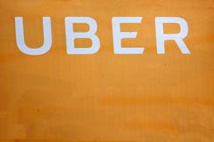 Λογότυπο Uber σε Huawei P9 Το Uber είναι υπηρεσία μοιράζομαι-οικονομίας για τη μεταφορά ubran στοκ εικόνα με δικαίωμα ελεύθερης χρήσης Λογότυπο Uber σε Huawei P9 Το Uber είναι υπηρεσία μοιράζομαι-οικονομίας για τη μεταφορά ubran στοκ εικόνα με δικαίωμα ελεύθερης χρήσης