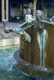 ΛΟΝΔΙΝΟ, UK - 22 ΑΥΓΟΎΣΤΟΥ: Πηγή καταρρακτών από το Antony Donaldson στοκ φωτογραφία με δικαίωμα ελεύθερης χρήσης ΛΟΝΔΙΝΟ, UK - 22 ΑΥΓΟΎΣΤΟΥ: Πηγή καταρρακτών από το Antony Donaldson στοκ φωτογραφία με δικαίωμα ελεύθερης χρήσης